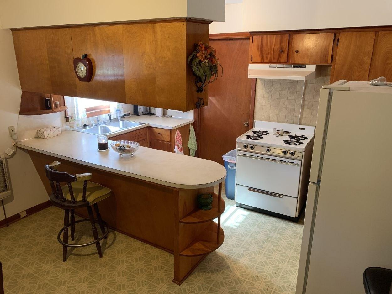 N Hickory St, Dexter, MO 63841