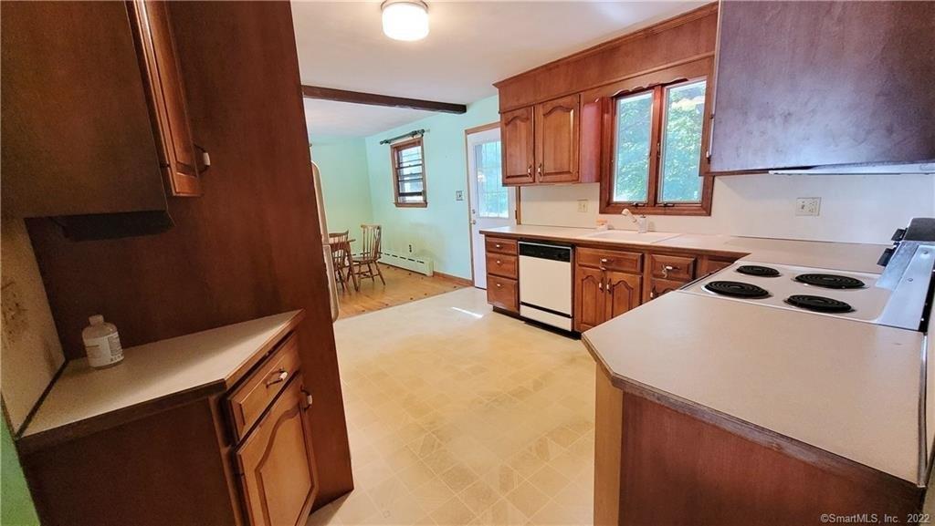 Blue Trail Dr, Waterbury, CT 06705