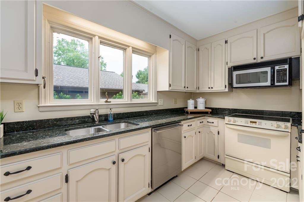 Dunes Ct, Charlotte, NC 28226
