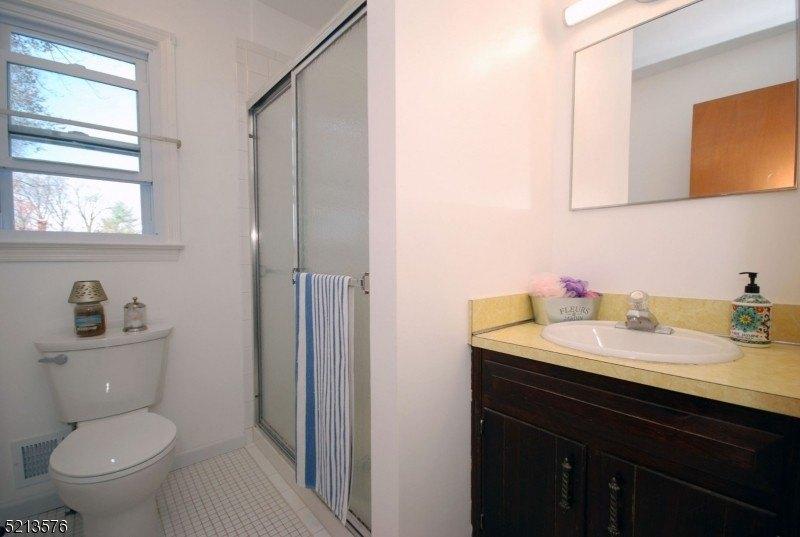 Kalman Ct, Middlesex, NJ 08846