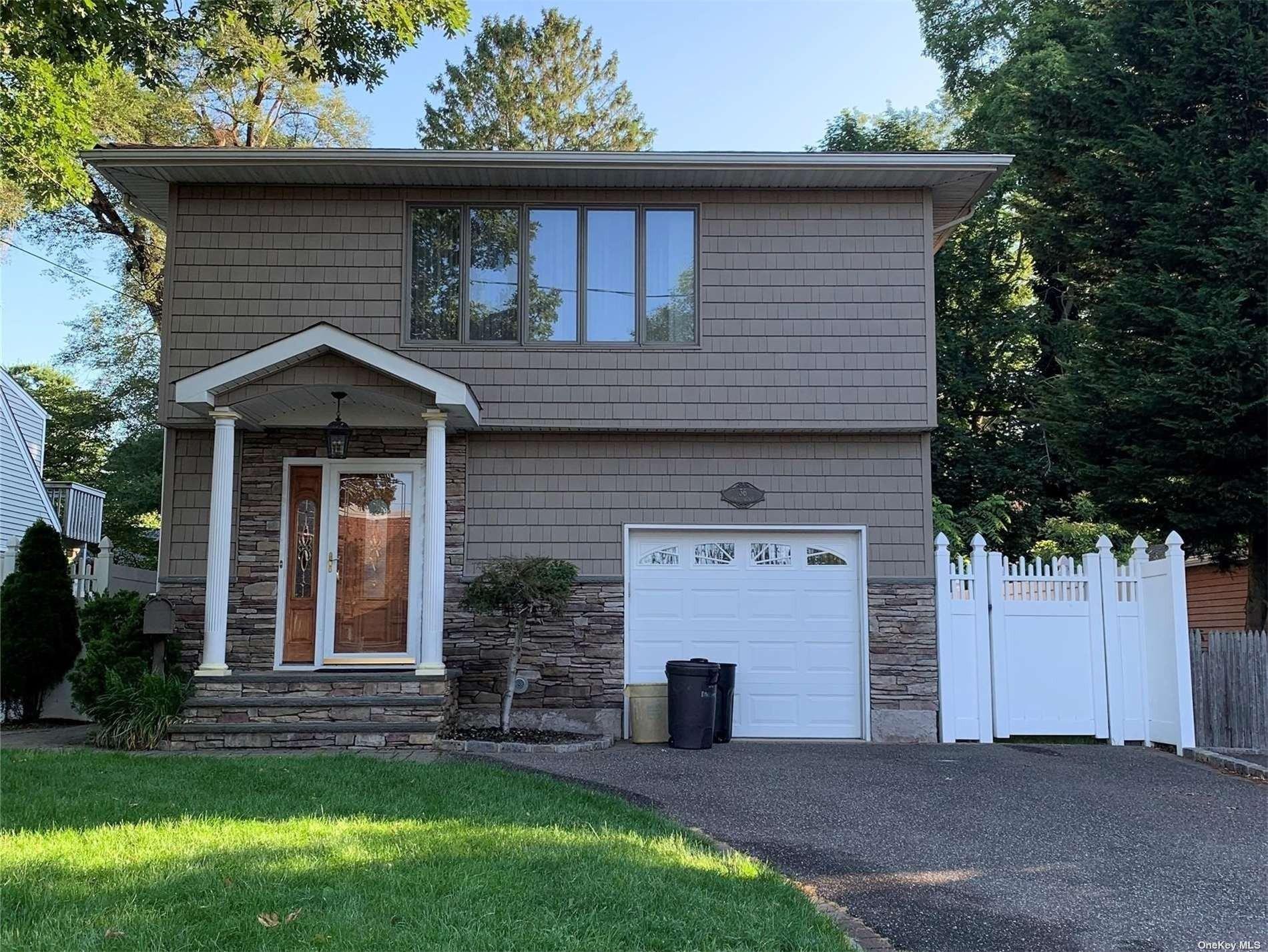 Dawes Ave, Syosset, NY 11791