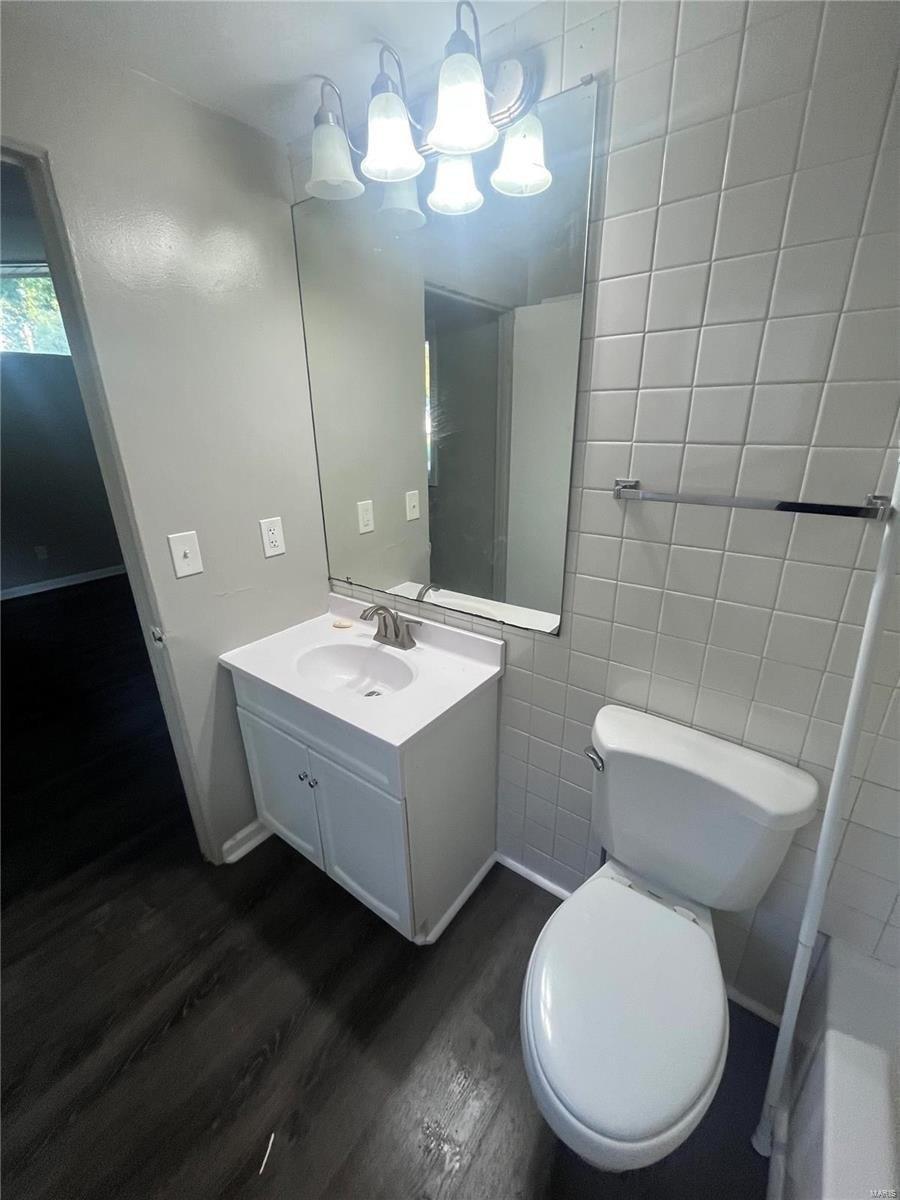 Ridge Dr, Florissant, MO 63033