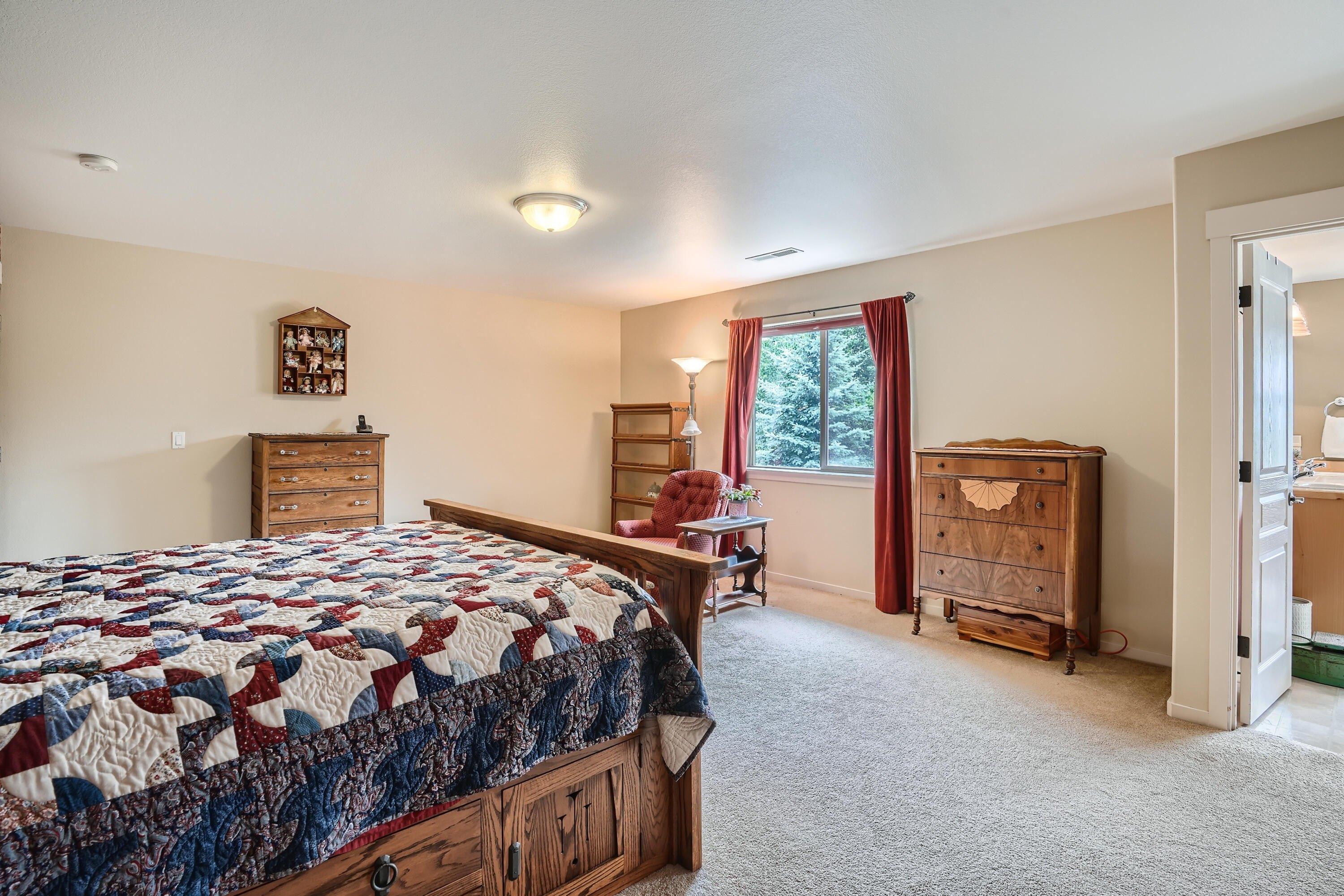 Clairaway Ave, Bend, OR 97702