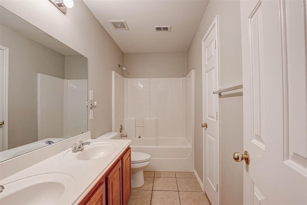 Sourwood Dr, Fort Worth, TX 76244