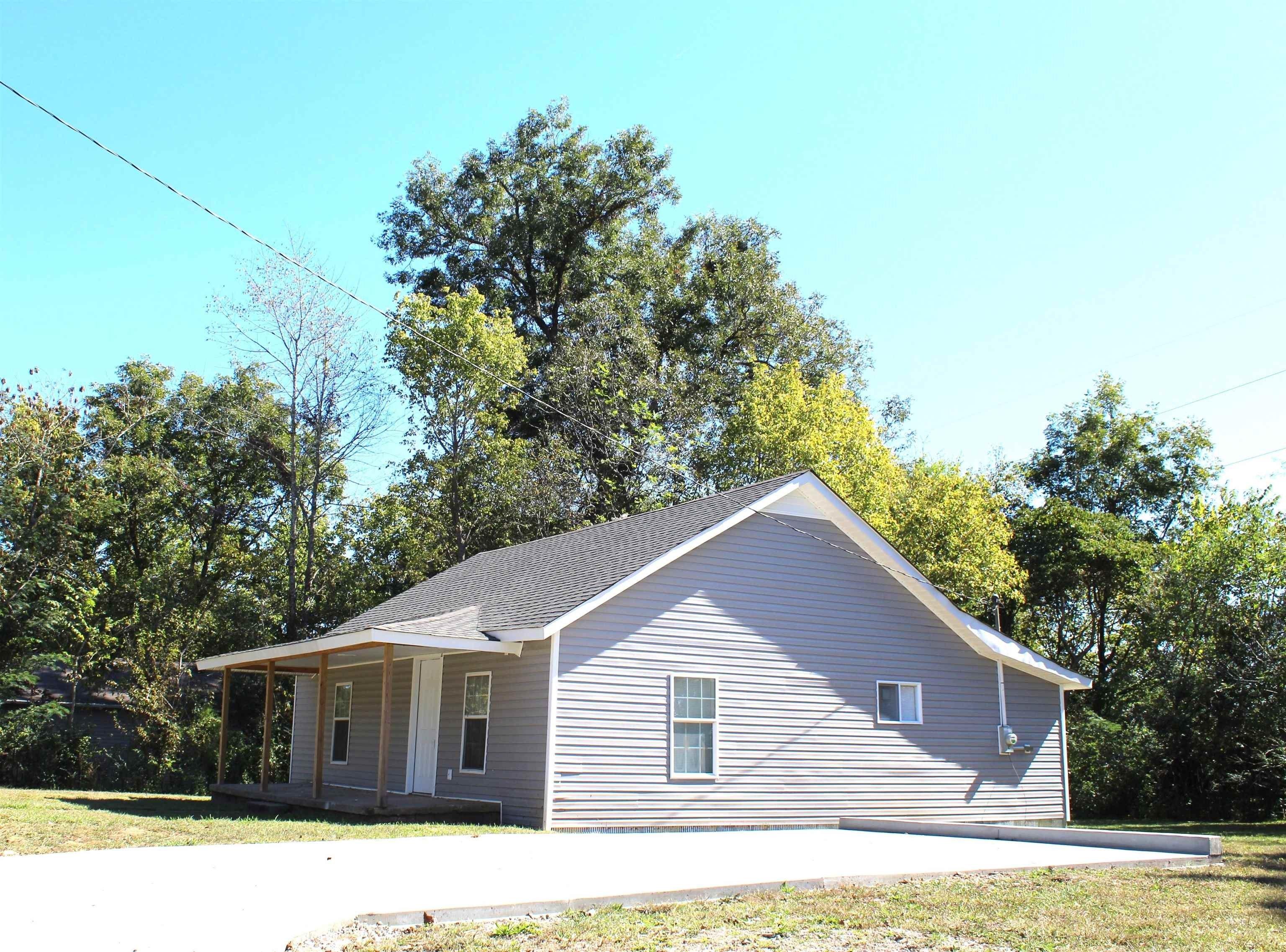 Eller St, Lexington, TN 38351