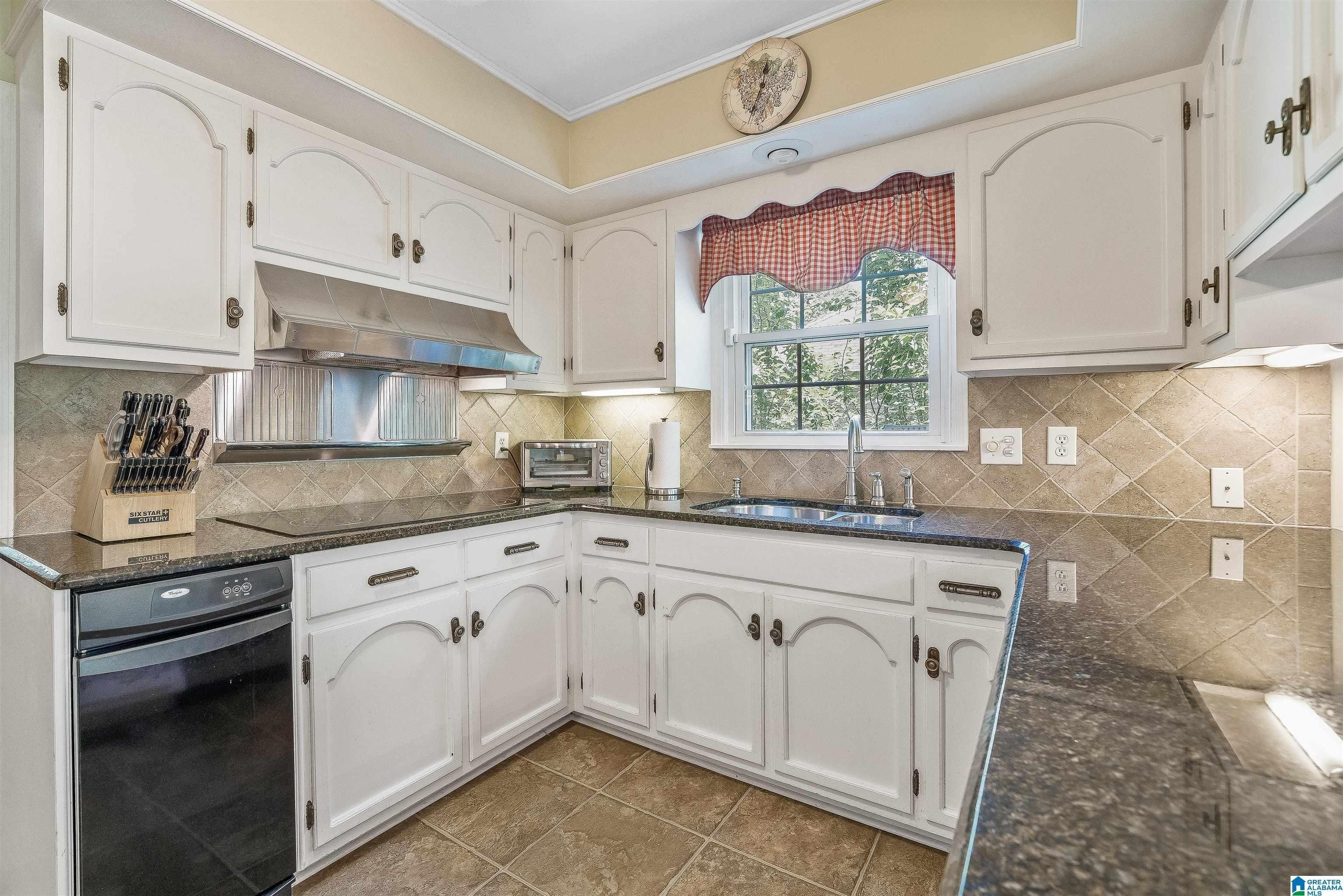 Kestwick Dr, Hoover, AL 35226