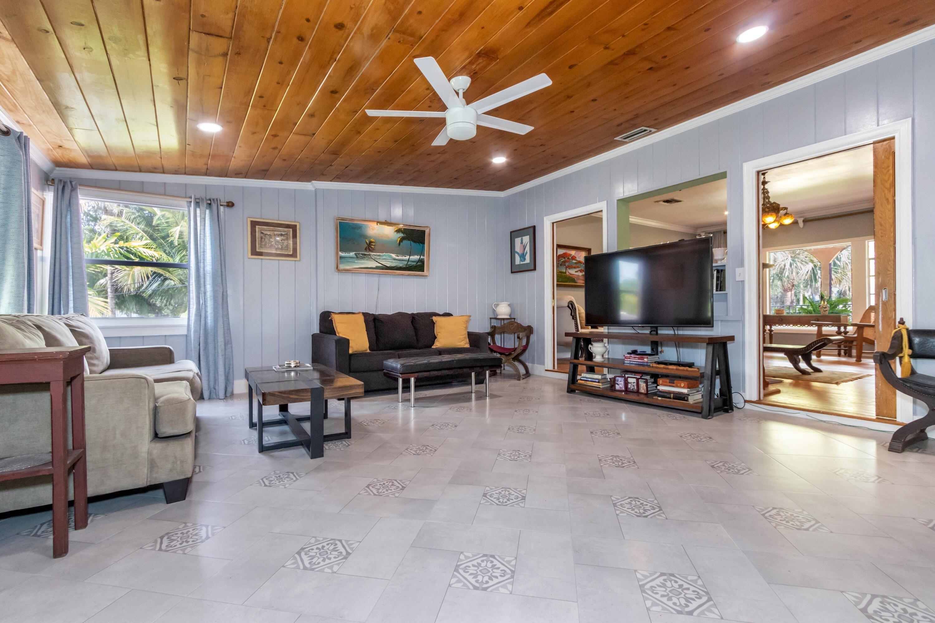 39th Ct, West Palm Beach, FL 33407