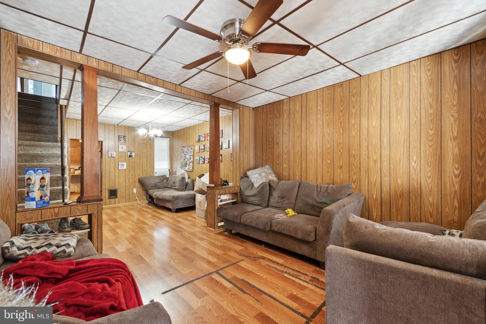 E 11th St, Crum Lynne, PA 19022