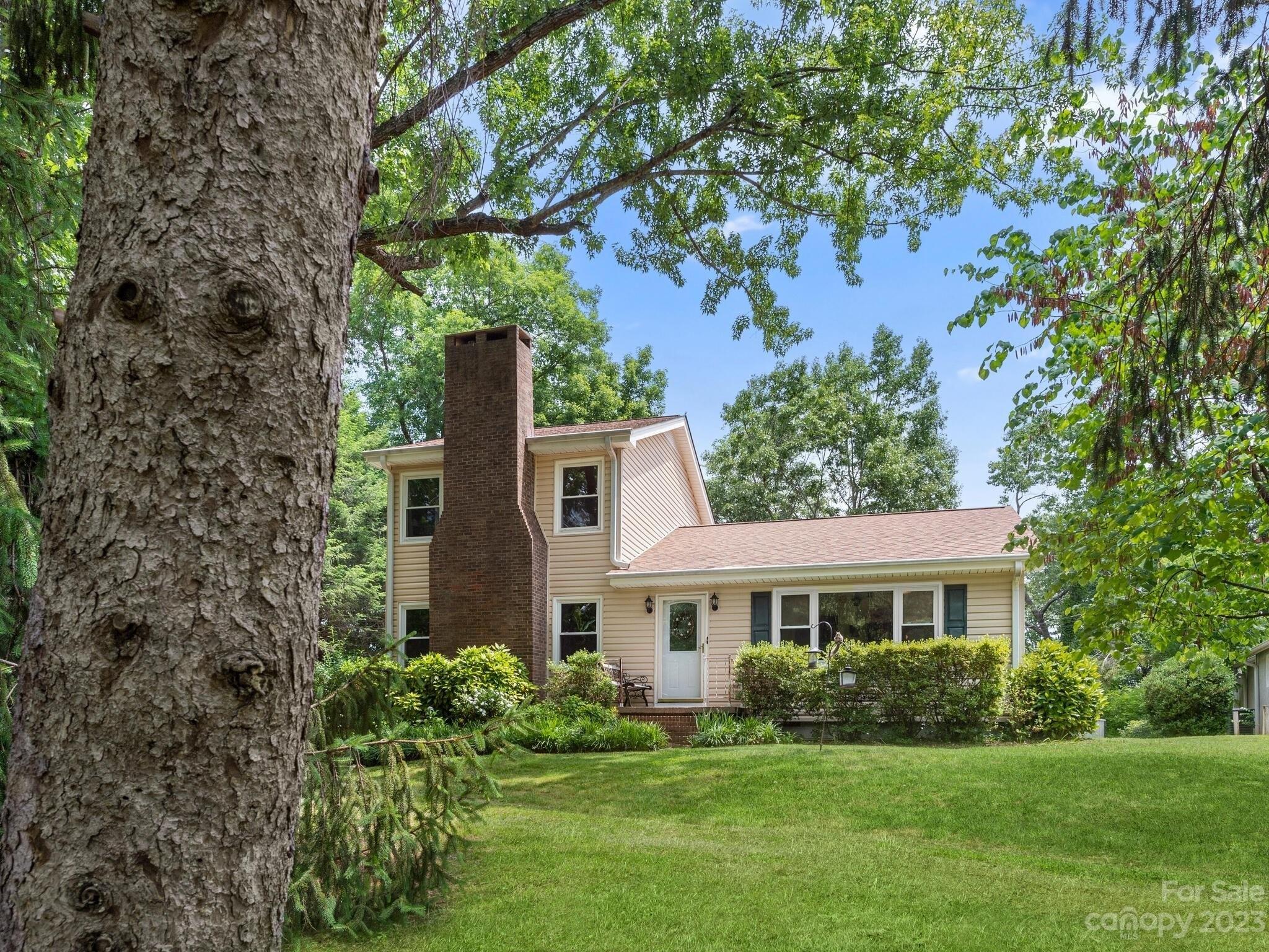 Snug Harbor Cir, Lake Lure, NC 28746