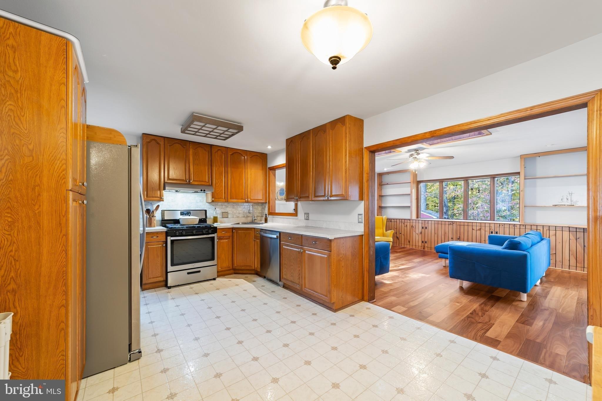 Hardwick Dr, Ewing, NJ 08638