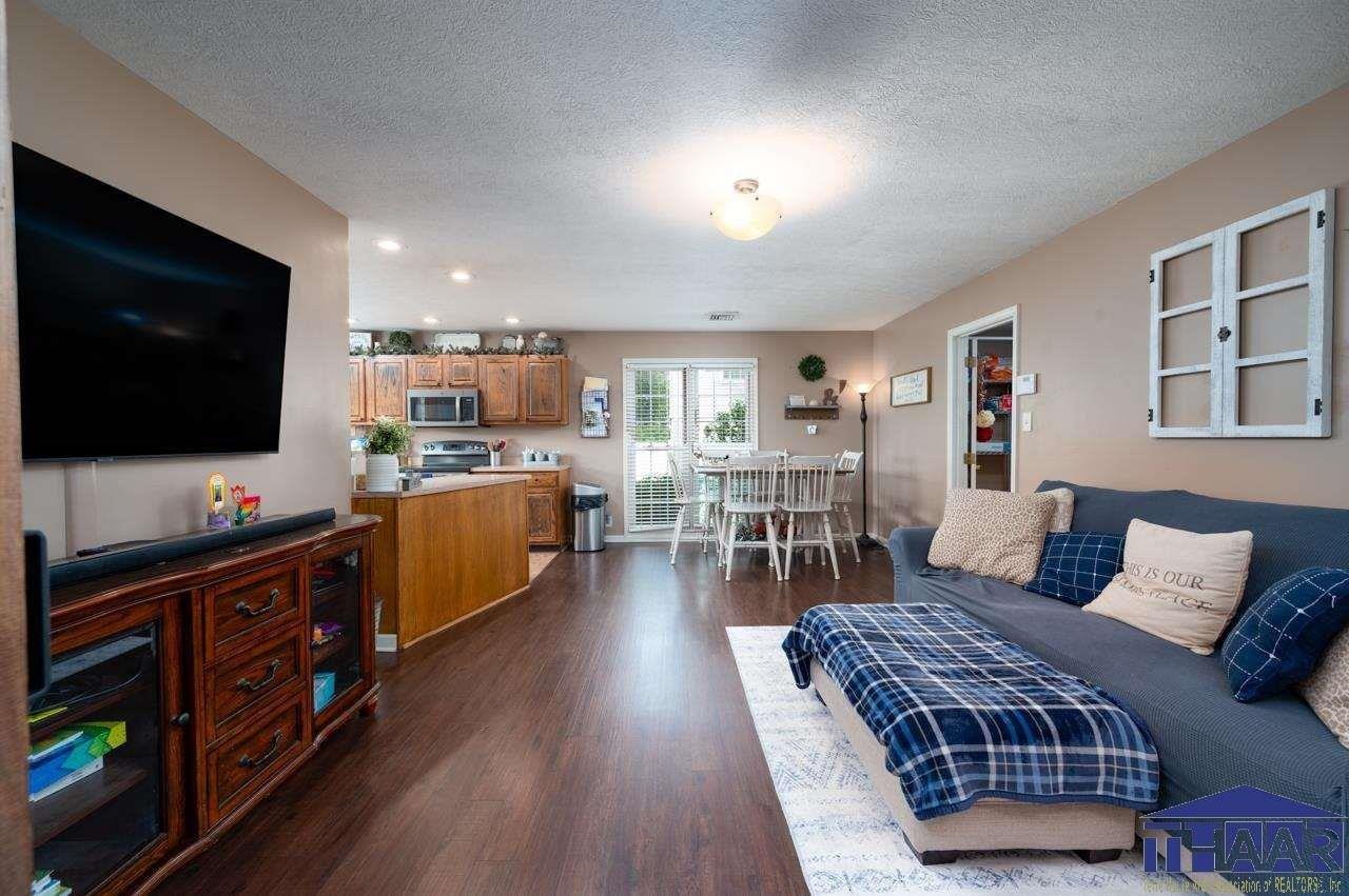 E Southglen Dr, Terre Haute, IN 47802
