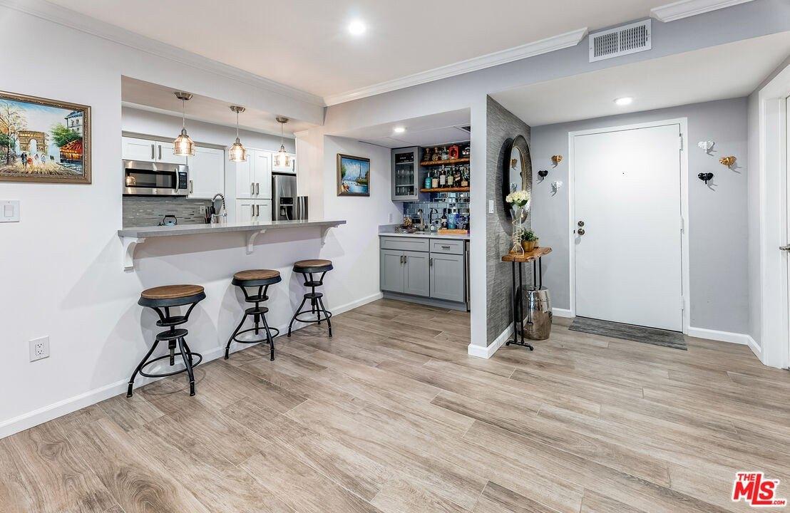 N Kings Rd, West Hollywood, CA 90069