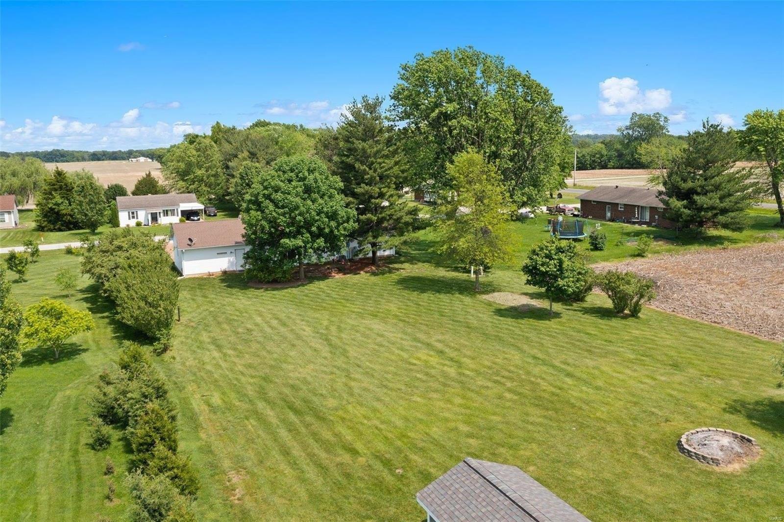Kay Dr, Highland, IL 62249