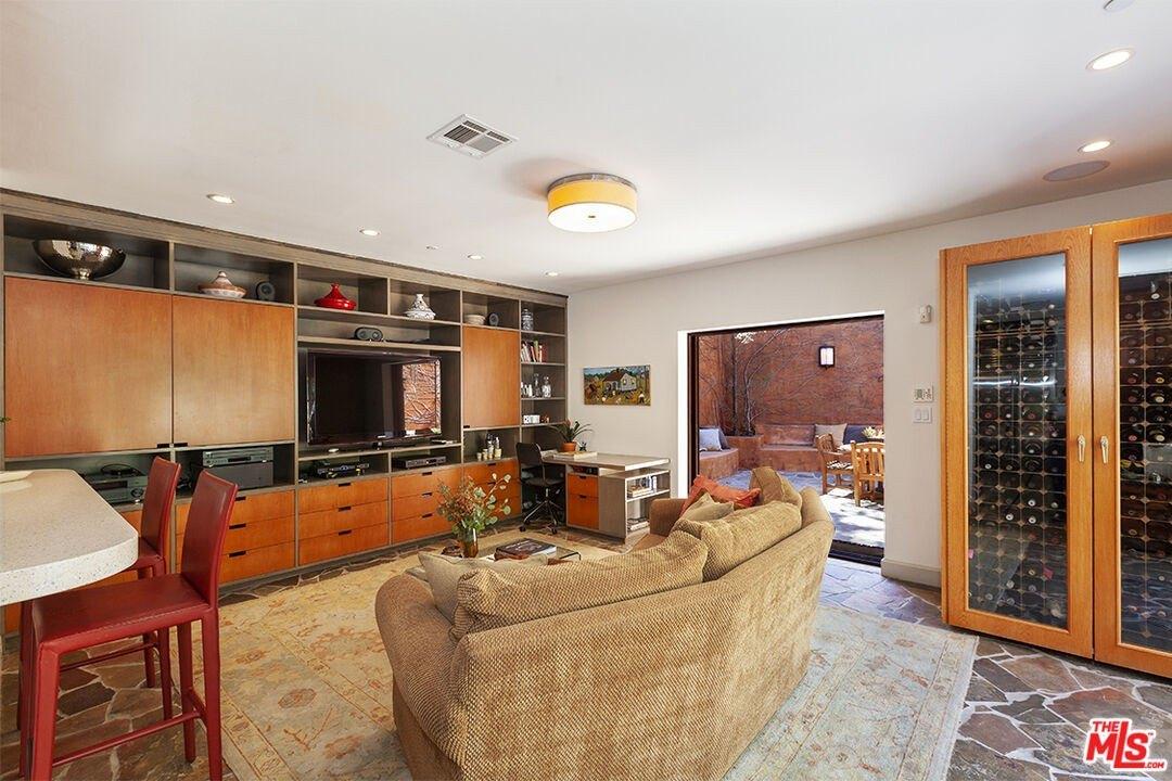 Harlesden Ct, Los Angeles, CA 90046