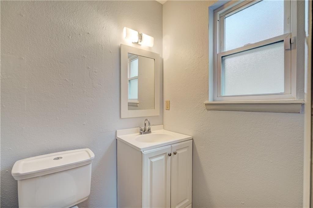 Ne 3rd Pl, Midwest City, OK 73130