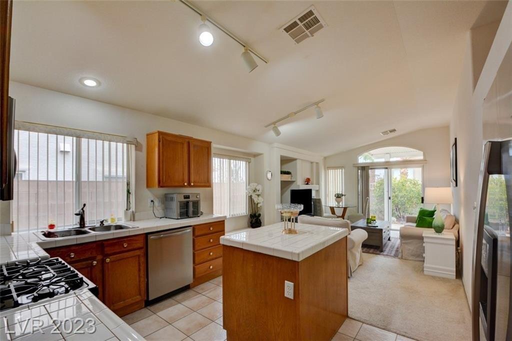 Autumn Royal Ln, Las Vegas, NV 89144