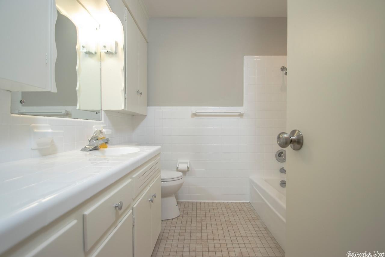 N Cedar St, North Little Rock, AR 72116