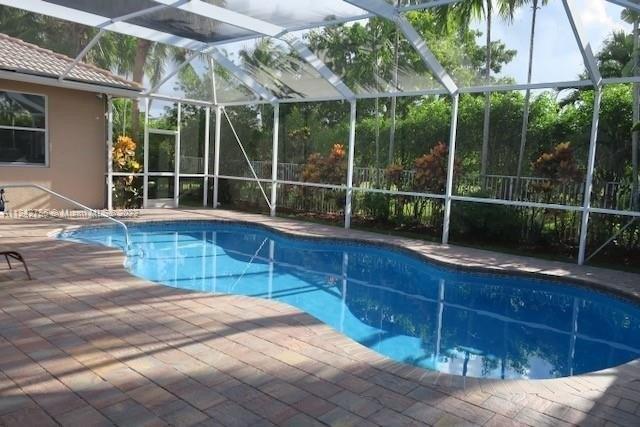 Lakewood Dr, Cooper City, FL 33330