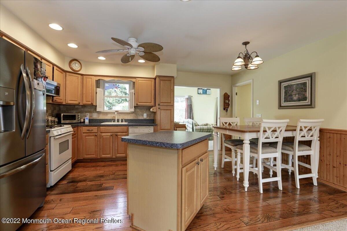 Yeoman Rd, Manahawkin, NJ 08050