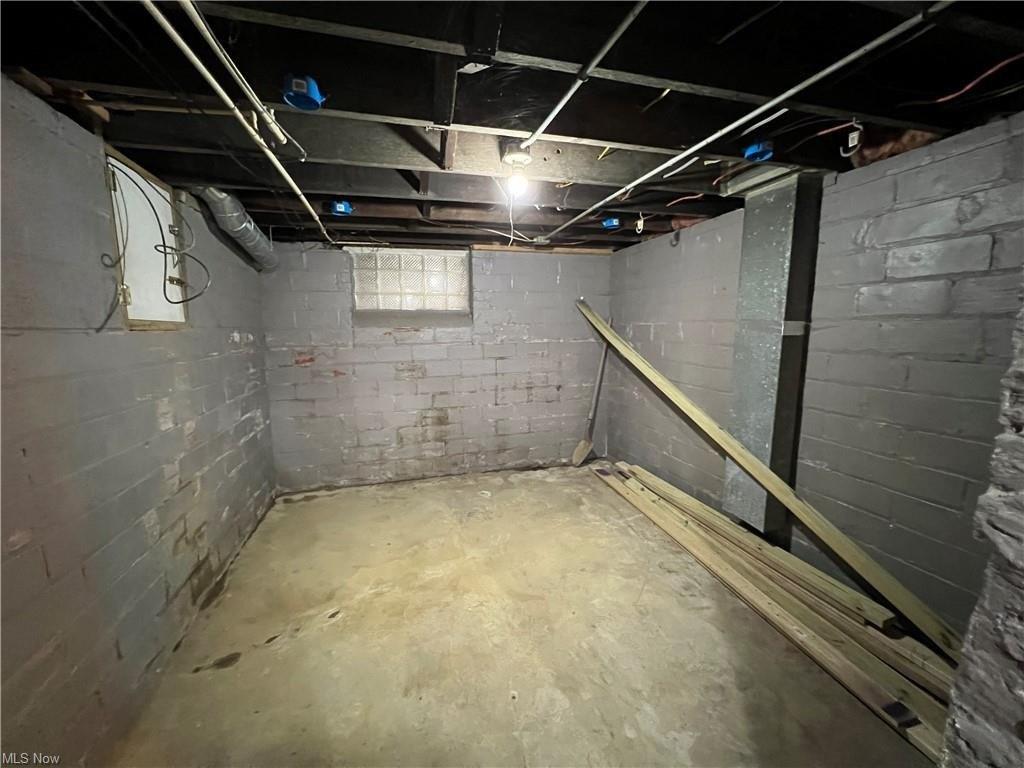 Cedarbrook Rd, Cleveland Heights, OH 44118