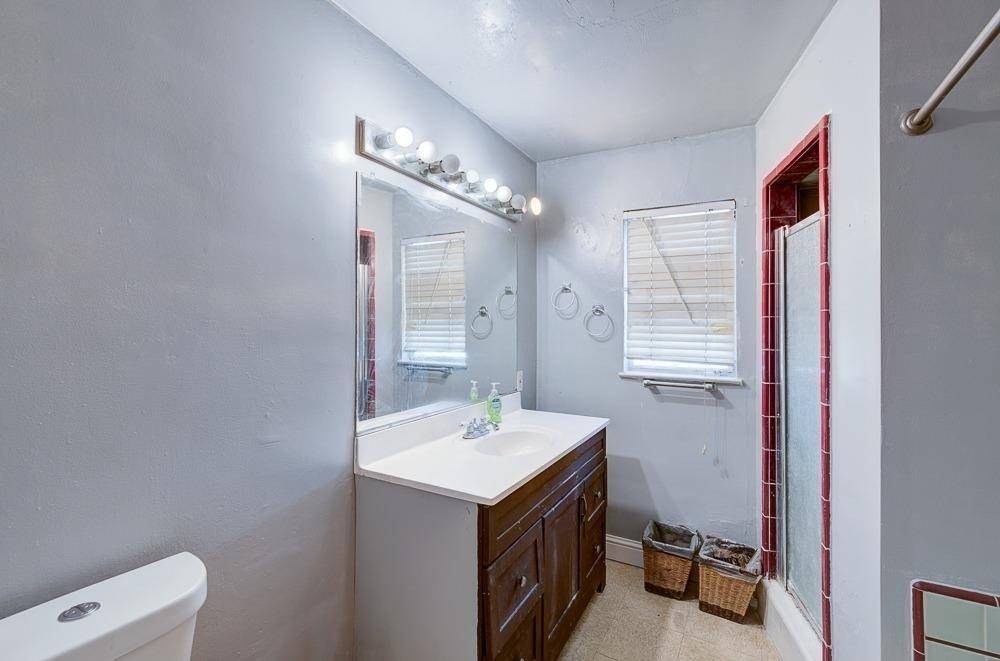 N Howard Ave, Fresno, CA 93726