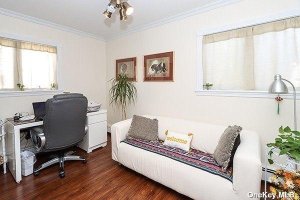 Abbot Ln, Hicksville, NY 11801