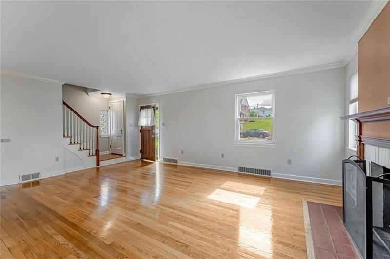 Pershing Dr, New Kensington, PA 15068