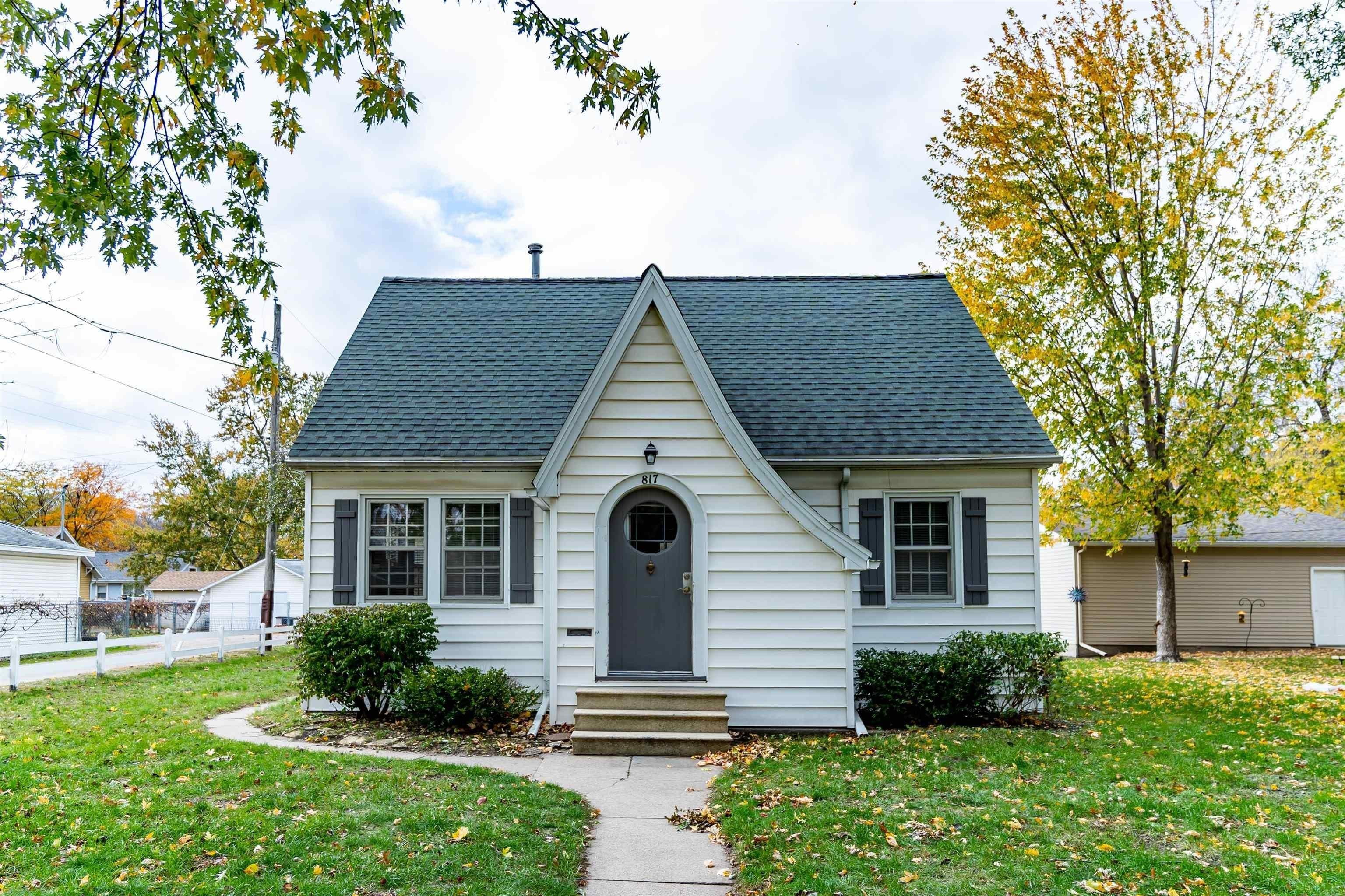 Grandview Ave, Waterloo, IA 50703