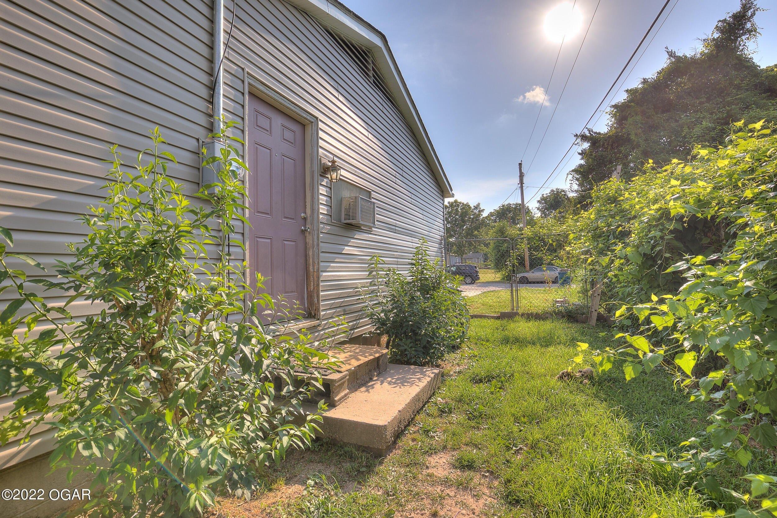 Hillcrest Dr, Neosho, MO 64850