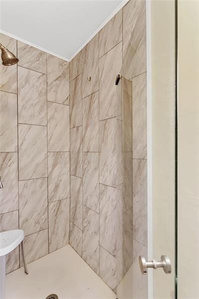 Blaze Dr, Glenshaw, PA 15116