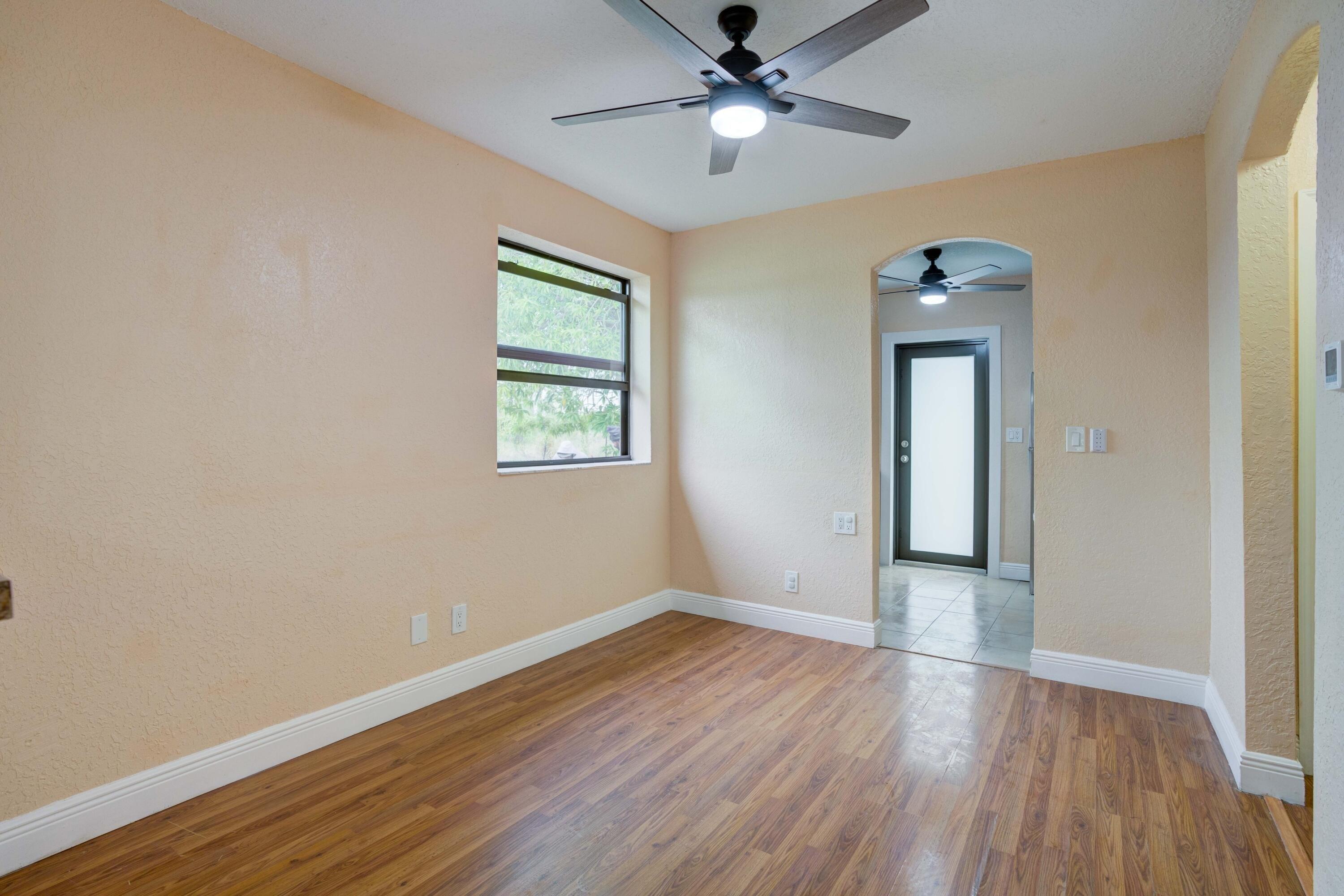 W 10th St, Riviera Beach, FL 33404