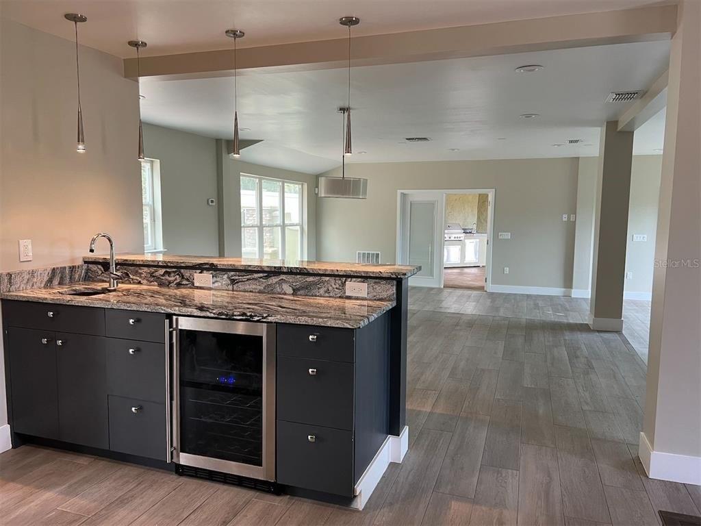 E 6th Ave, Windermere, FL 34786