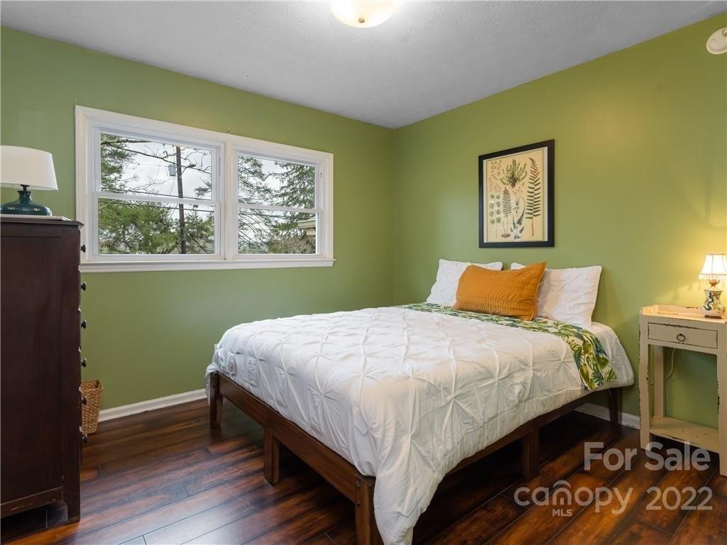 W Chapel Rd, Asheville, NC 28803