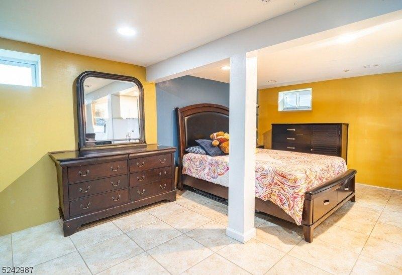 Frank St, Roselle, NJ 07203
