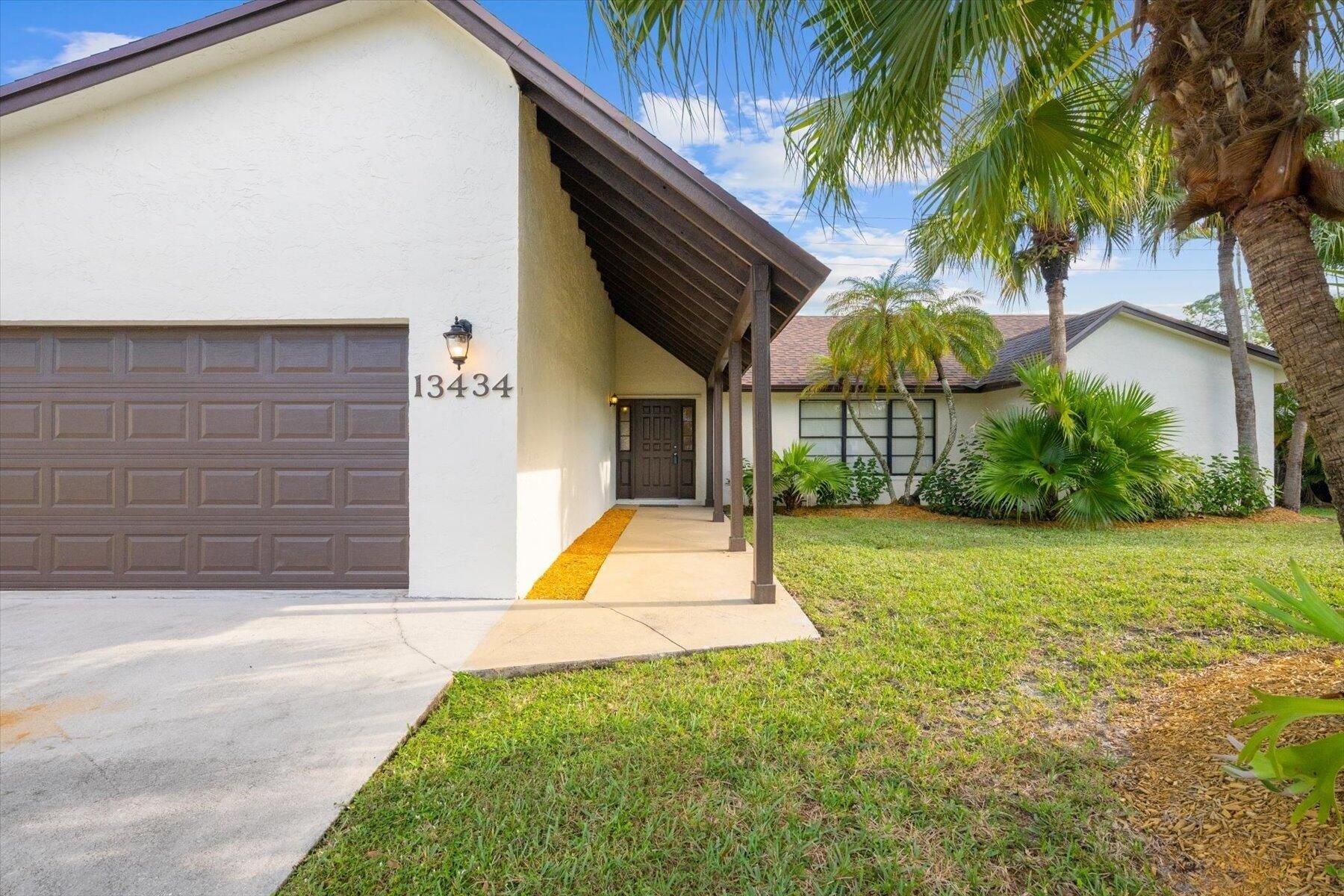 Columbine Ave, Wellington, FL 33414