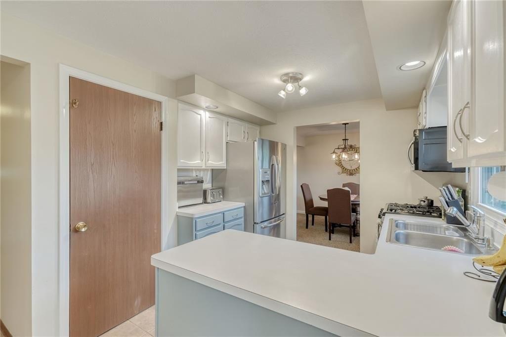 Rogers Dr, Rochester, NY 14606