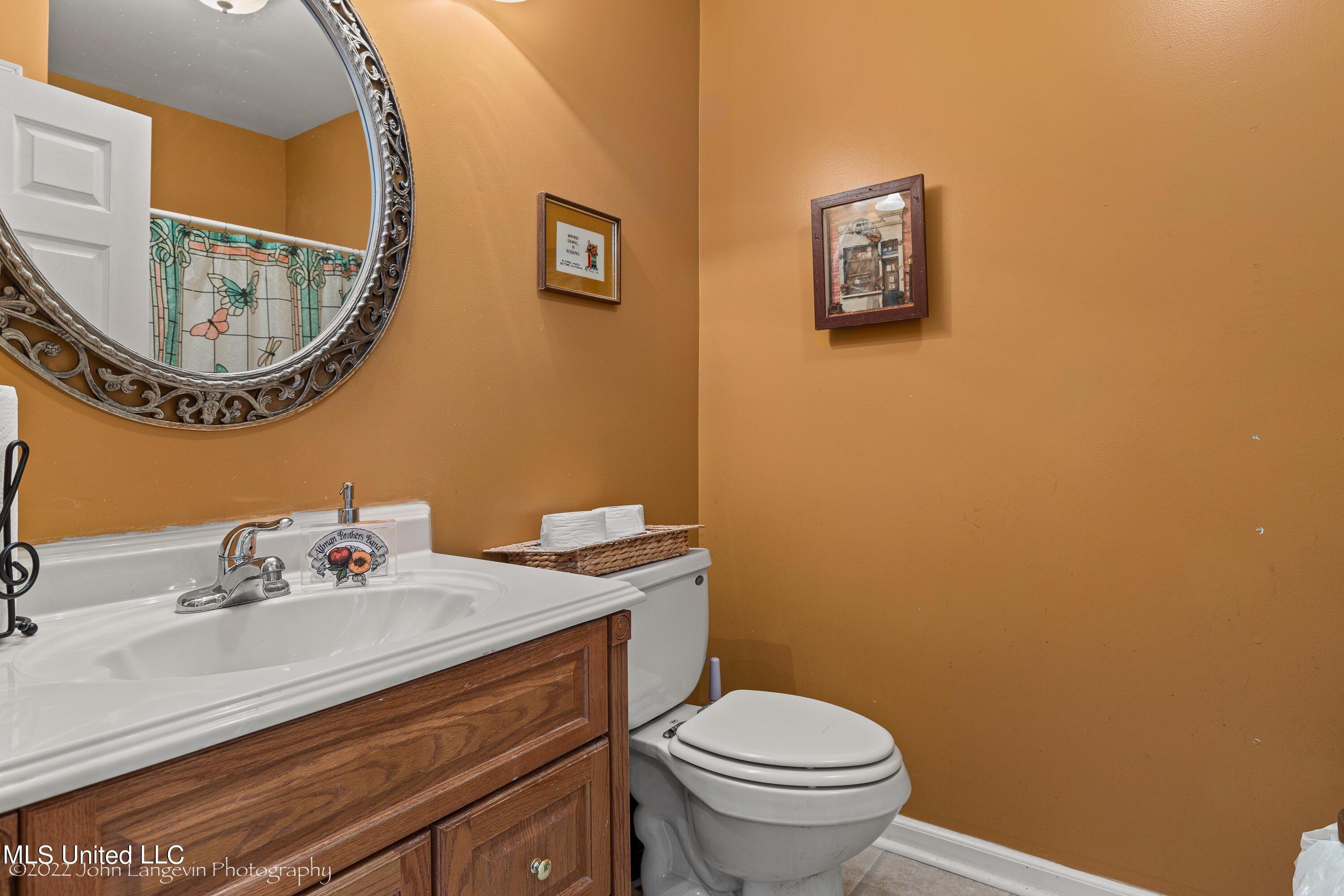 Country Oak Dr, Southaven, MS 38672