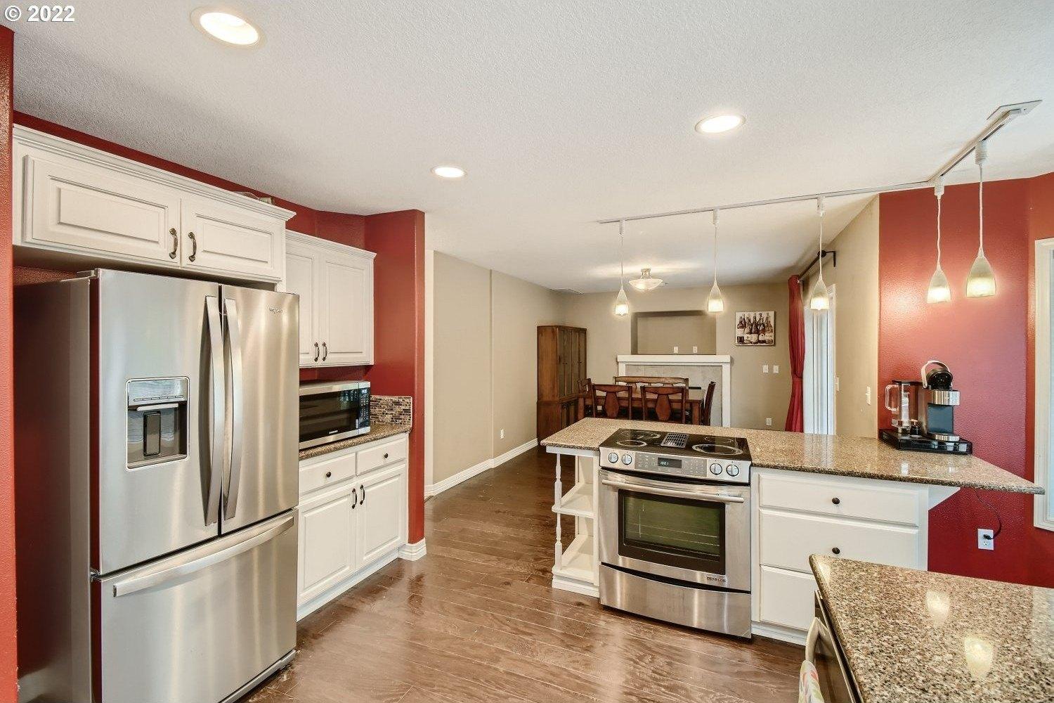 N Knoll Dr, Newberg, OR 97132