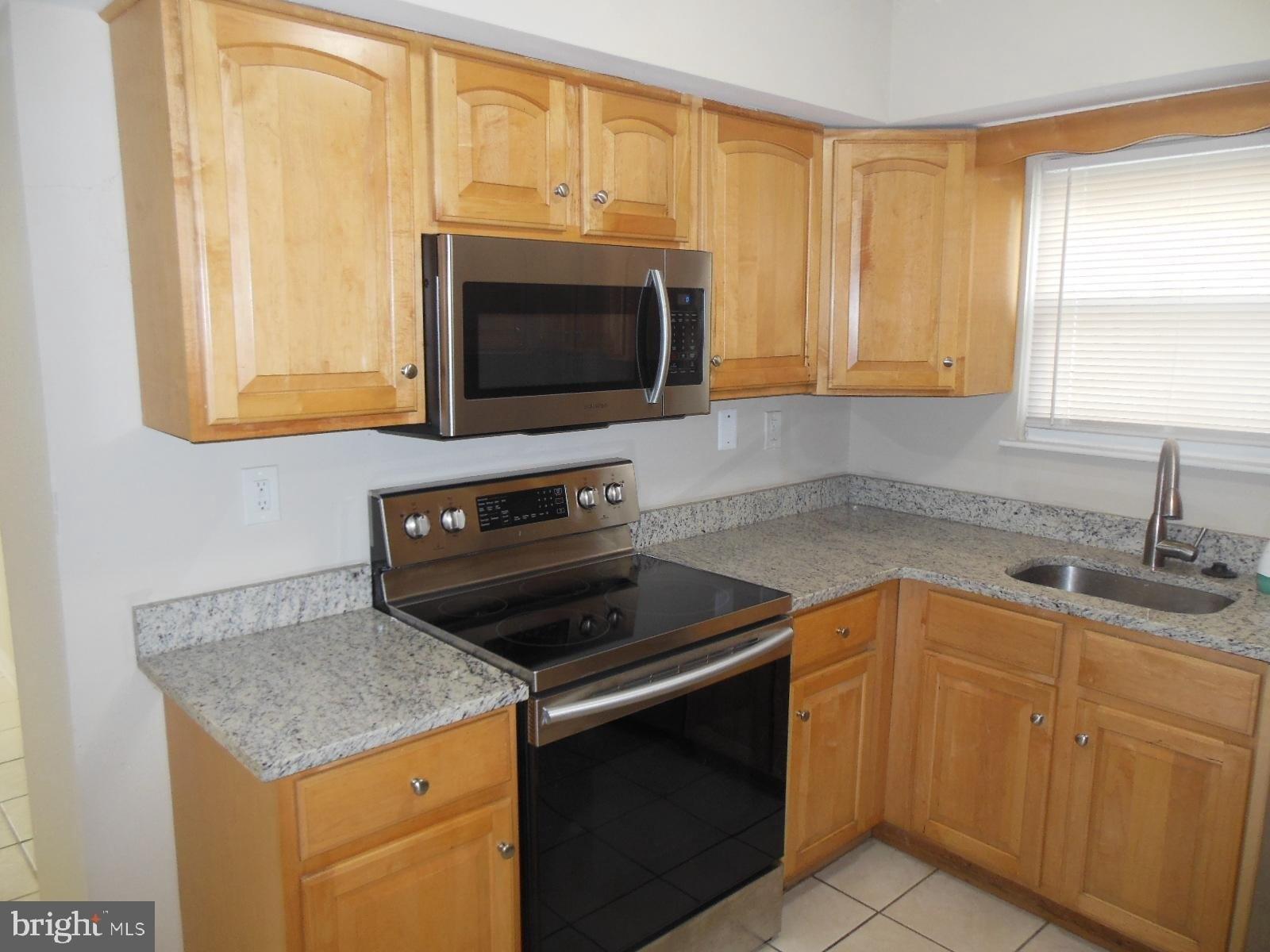 Maureen Ct, Marlton, NJ 08053