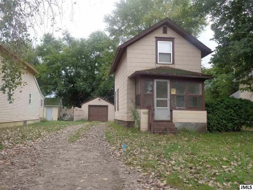 Lewis St, Jackson, MI 49203