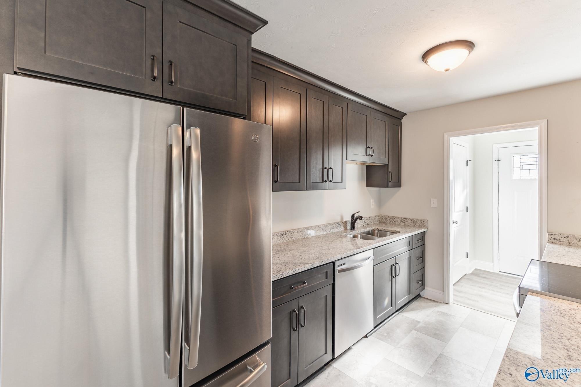 Larkwood Dr Sw, Decatur, AL 35601
