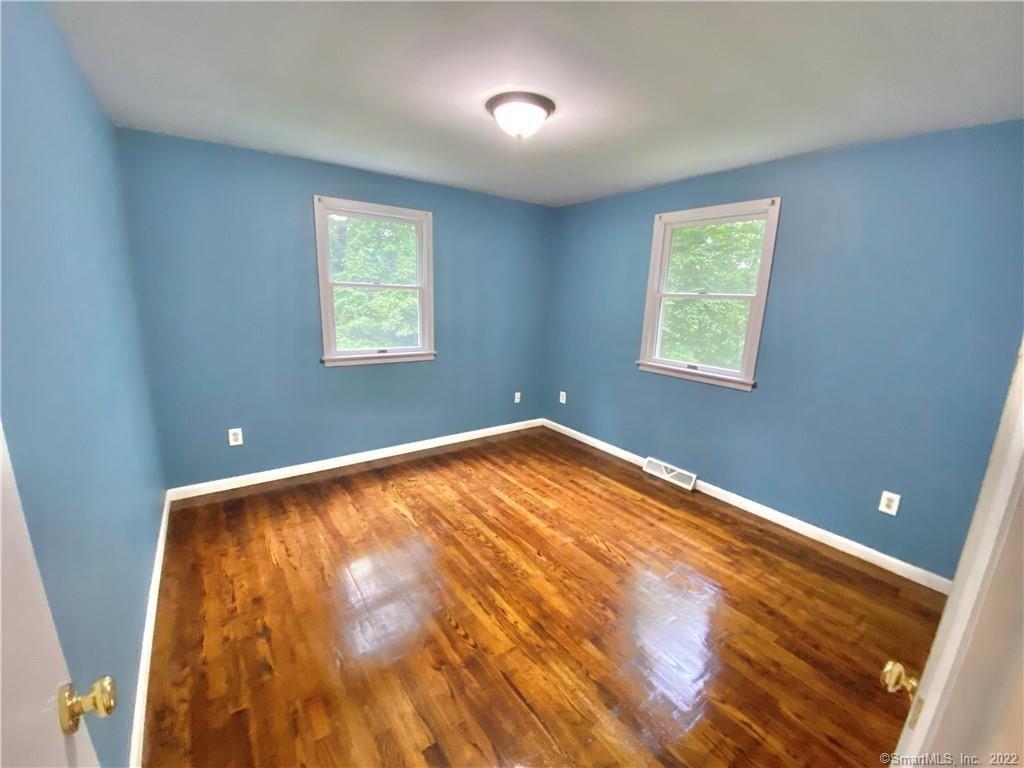 Fairview Ave, New Hartford, CT 06057