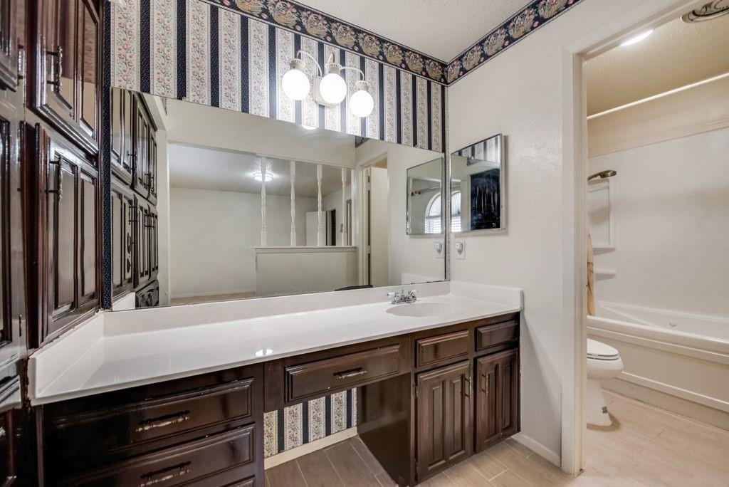 Glen Rock Pl, Arlington, TX 76014