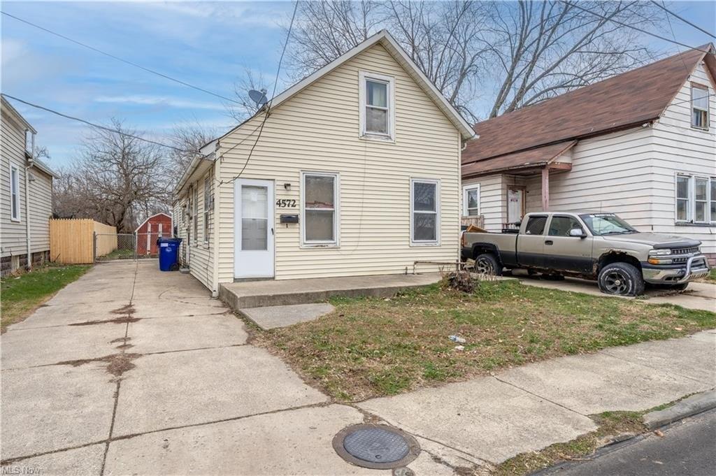 Niessen Ct, Cleveland, OH 44109