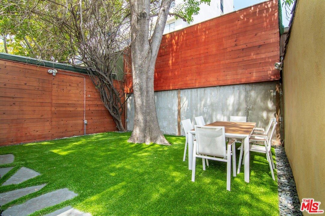Elevado St, West Hollywood, CA 90069