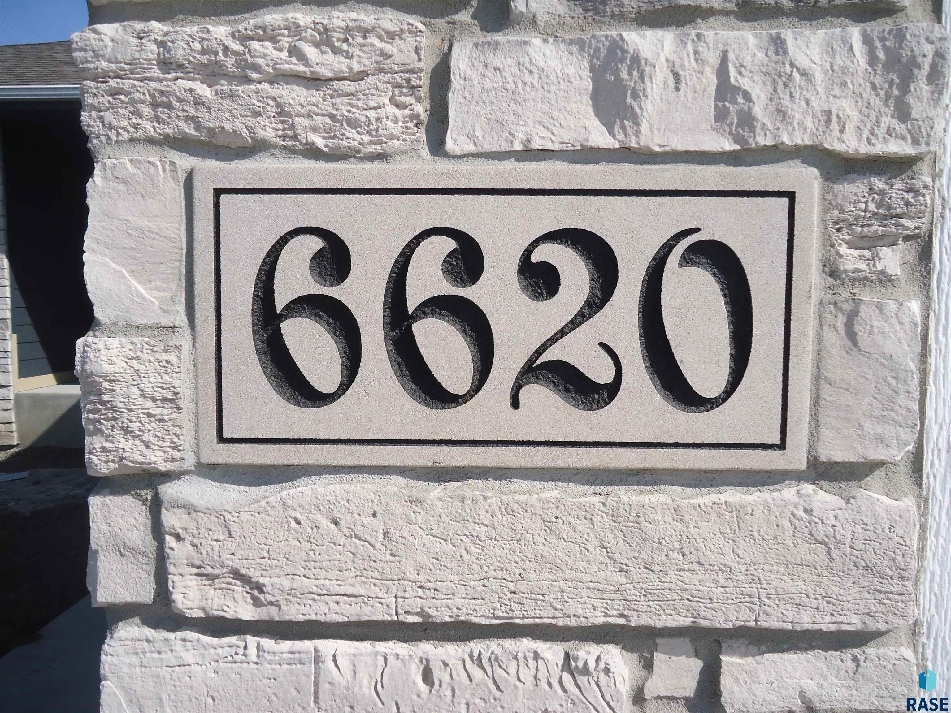E 33rd St, Sioux Falls, SD 57110