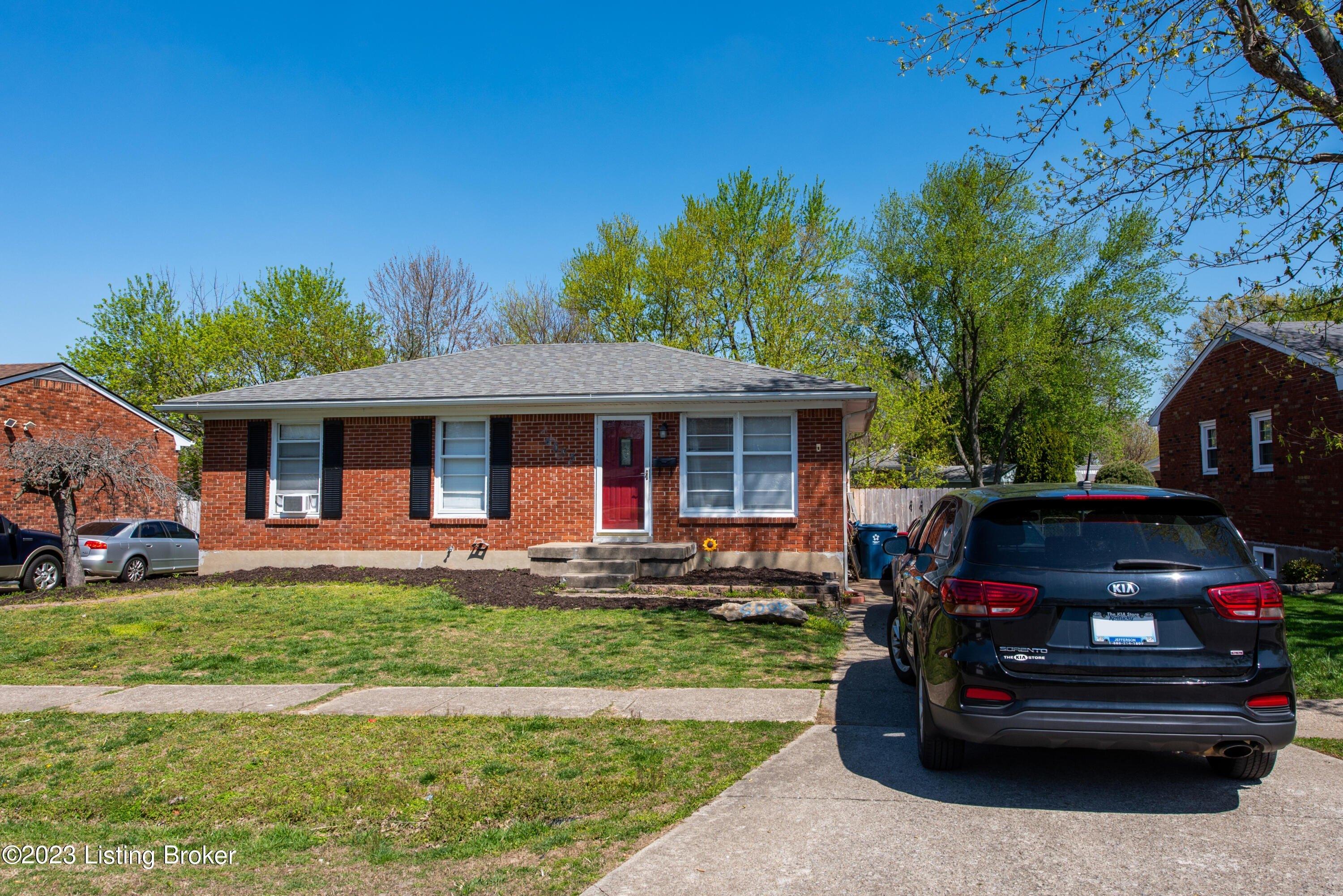 Carbine Ln, Louisville, KY 40229