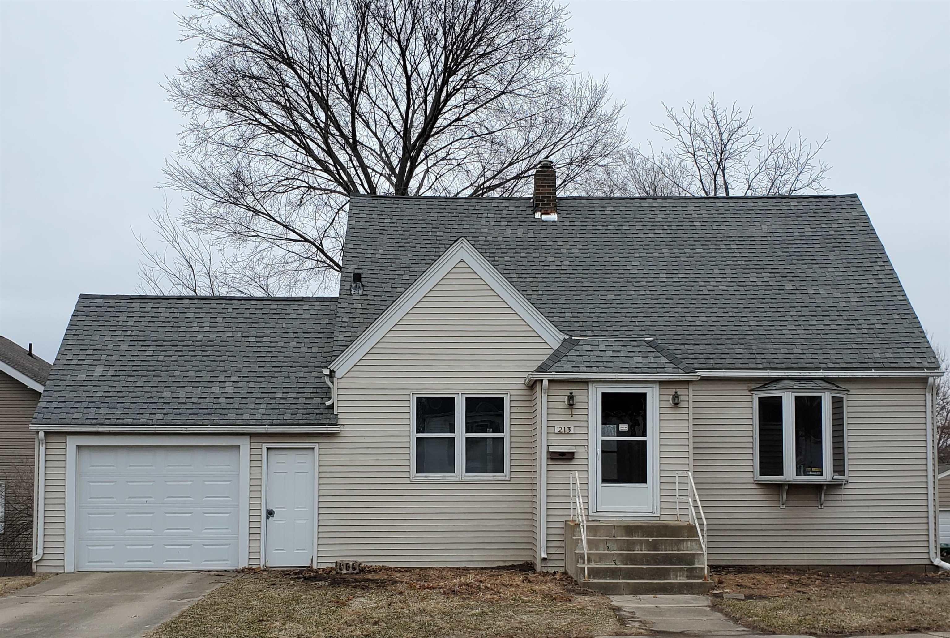 W 22nd St, Cedar Falls, IA 50613
