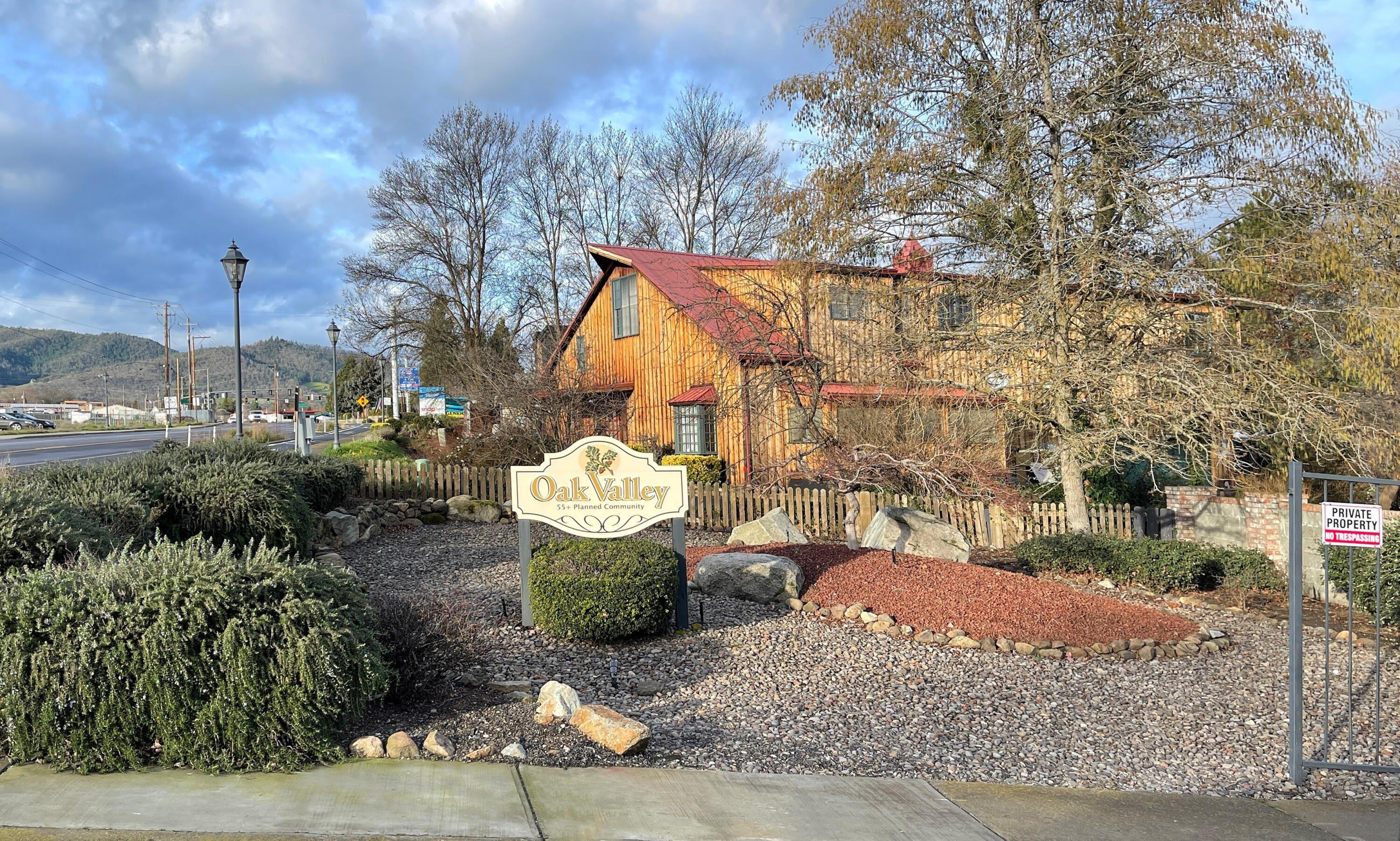 St Ives Dr, Talent, OR 97540