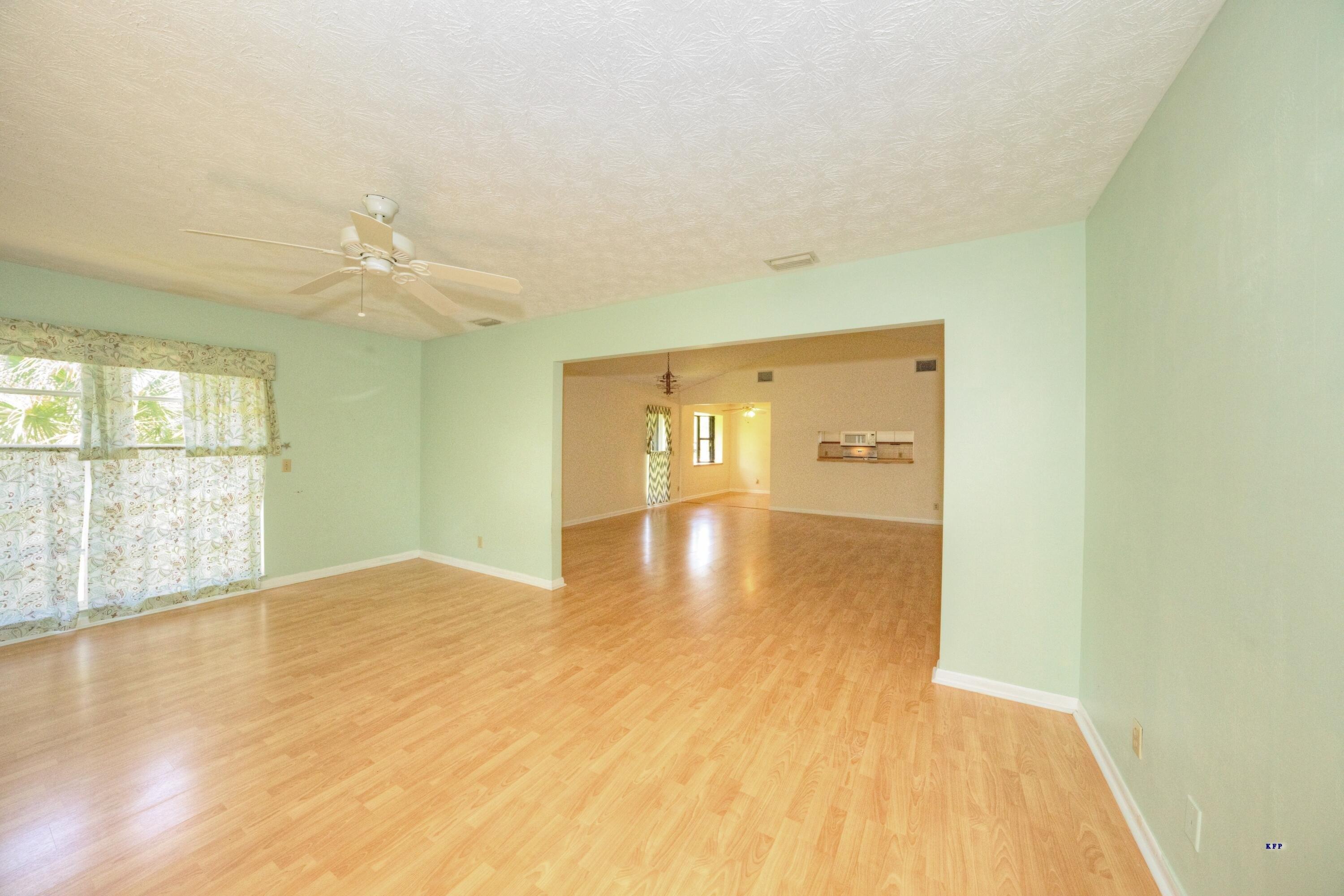 Se Pinehurst Ct, Hobe Sound, FL 33455